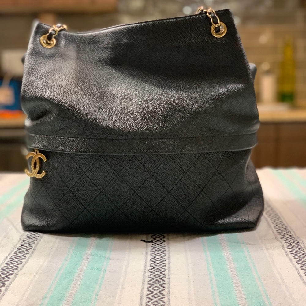 ***AUTHENTIC CHANEL PURSE***